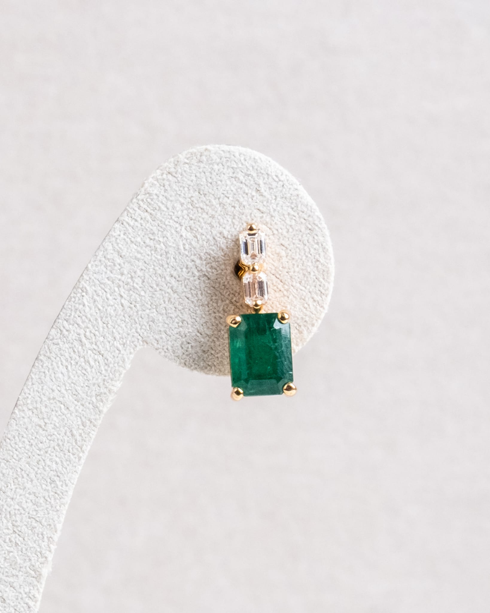 Emerald & Diamond Drop Earrings mer3